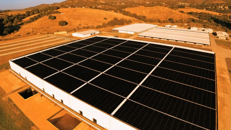 Impianto fotovoltaico su copertura industriale a Messina