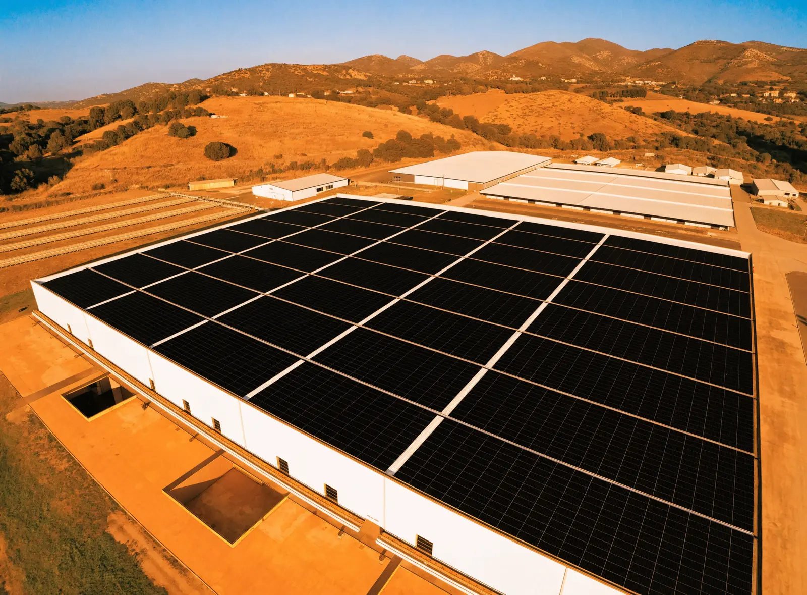 Impianto fotovoltaico su copertura industriale a Messina